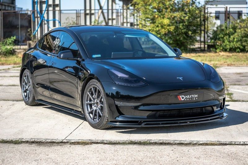 Fremre splitter / spoiler V.2 Tesla Model 3 - Maxton Design